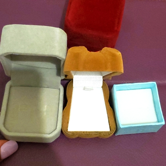 🍒🍒 Cute Furry Bear with Red Bow Tie Jewelry Gift Box - Picture 9 of 10